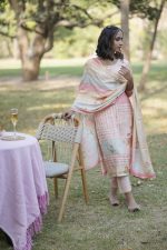 Striking Florals Kurta Set